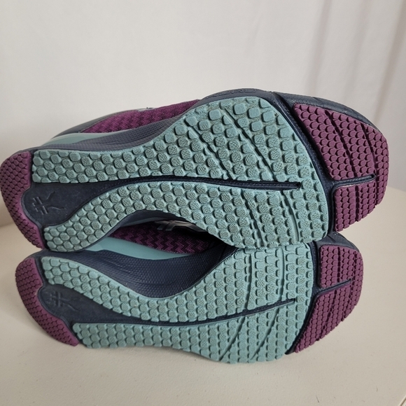 Kuru Women's Quantum Structured Stability Everyday Walking Sneaker - 7.5 Wide - Picture 14 of 15